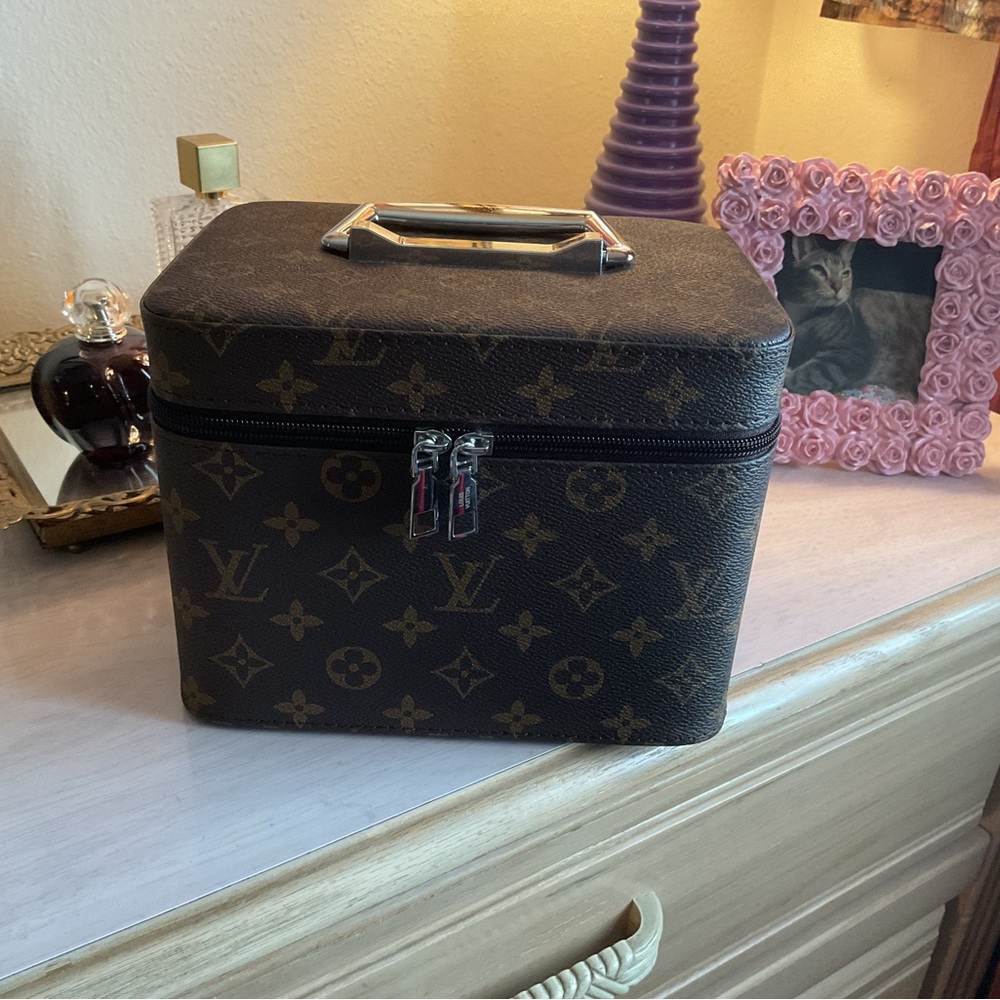 Cosmetic Train Case